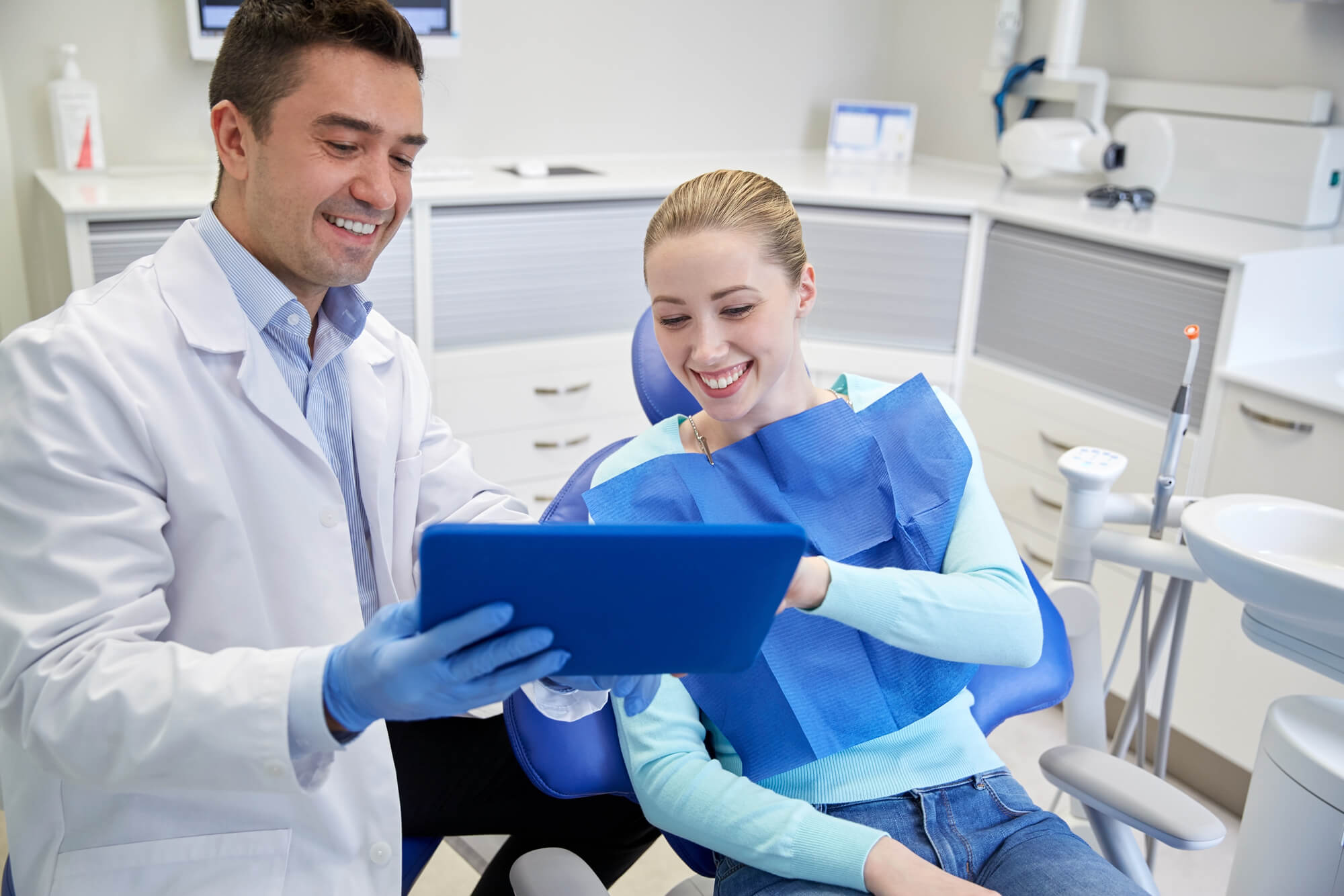 dentist-giving-instruction